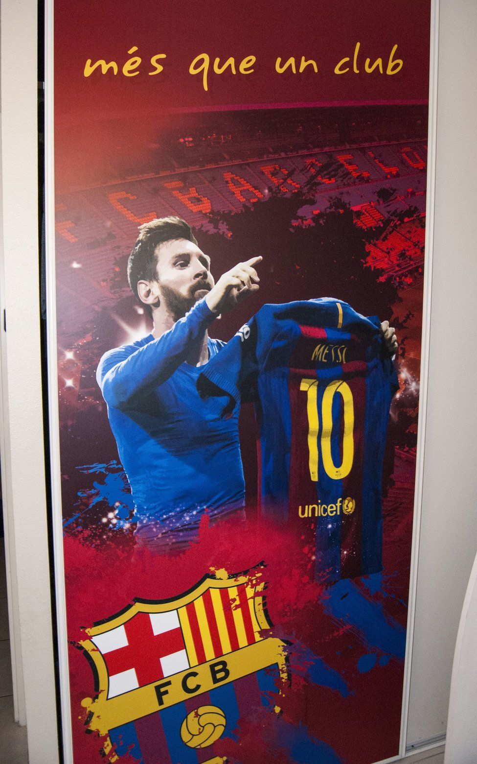 Sticker FC Barcelone sur porte de placard coulissante (102 cm x 245 cm)